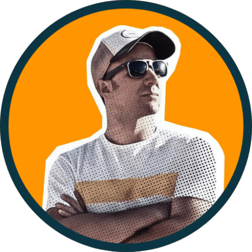 THE MASTER TRAVELER Logo